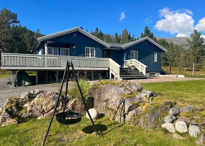 Frittliggende I Flott Turterreng 別荘